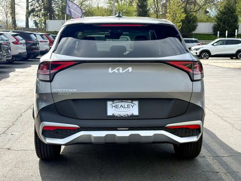 Used 2023 Kia Sportage LX image 7