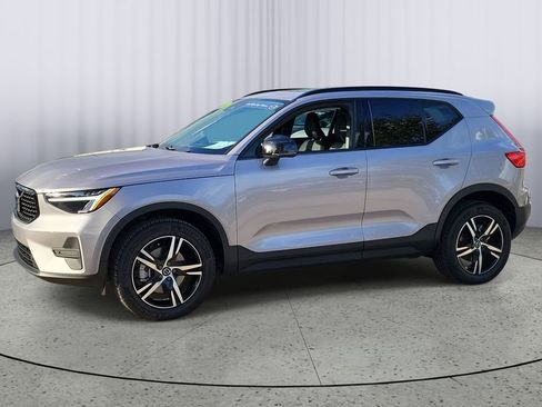 Certified 2026 Volvo XC40 B4 Core FWD image 8