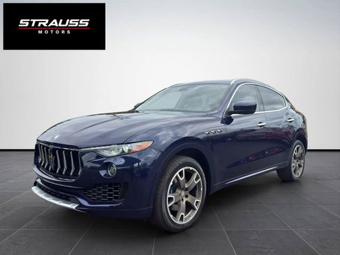 Used 2017 Maserati Levante w/ Luxury Package AWD/4WD image 4