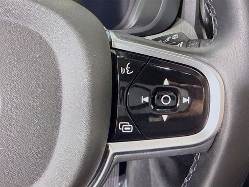 Used 2025 Volvo XC60 B5 Plus image 15