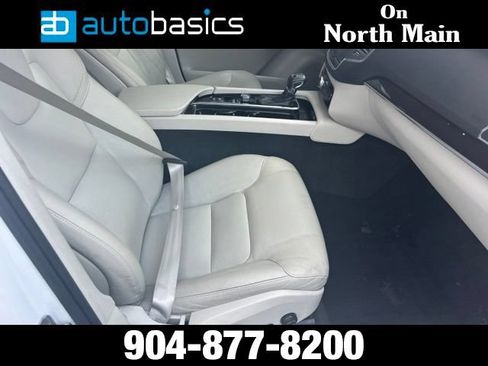 Used 2019 Volvo XC90 T5 Momentum w/ Protection Package Premier FWD image 26