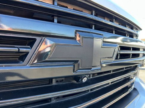 Used 2022 Chevrolet Silverado 1500 High Country w/ Technology Package AWD/4WD image 31