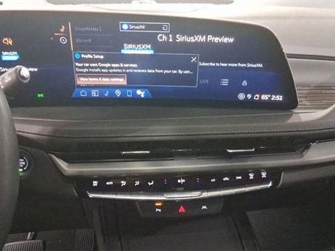 Used 2025 Cadillac XT4 Premium Luxury image 11