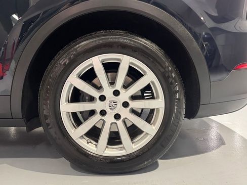 Used 2023 Porsche Cayenne Base image 19