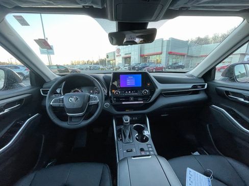 New 2026 Toyota Highlander XLE image 10