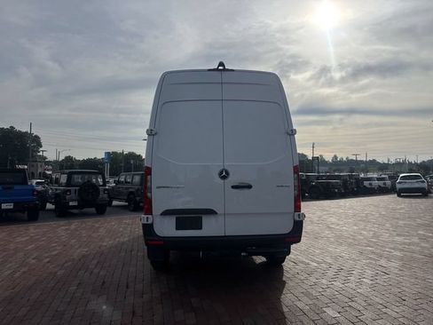 Used 2025 Mercedes-Benz Sprinter 2500 image 13