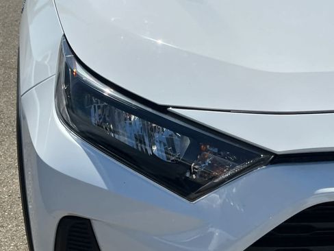 Used 2021 Toyota RAV4 LE AWD/4WD image 14