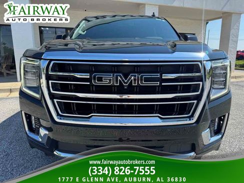 Used 2022 GMC Yukon XL SLT w/ SLT Premium Package AWD/4WD image 3