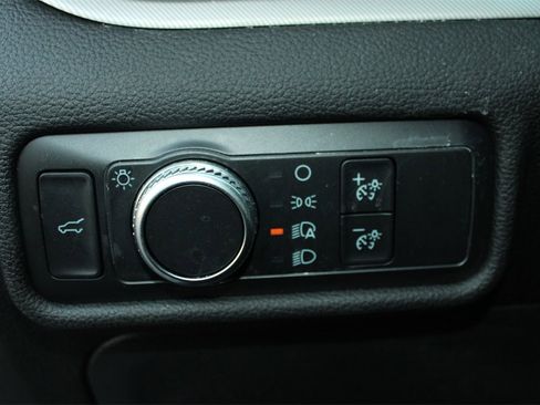 Used 2020 Ford Explorer XLT w/ Comfort Package image 29