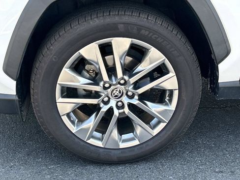 Used 2020 Toyota RAV4 XLE Premium FWD image 12