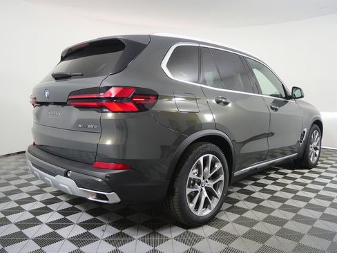 Used 2026 BMW X5 xDrive50e AWD/4WD image 3