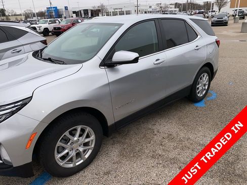Used 2022 Chevrolet Equinox LT image 1