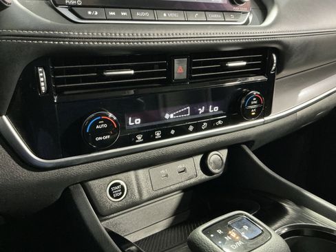 Used 2022 Nissan Rogue SV image 28