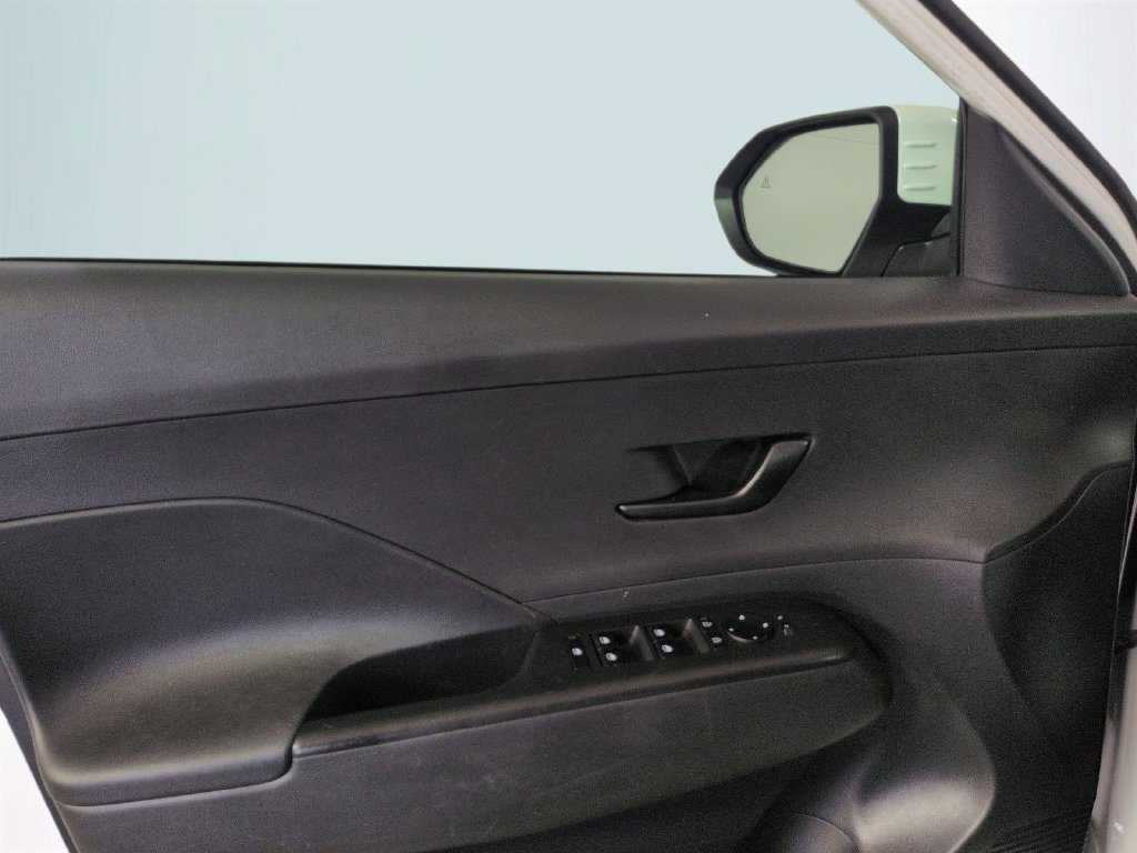 Used 2025 Hyundai Kona SEL FWD image 26