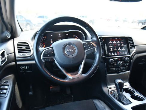 Used 2020 Jeep Grand Cherokee Altitude image 11