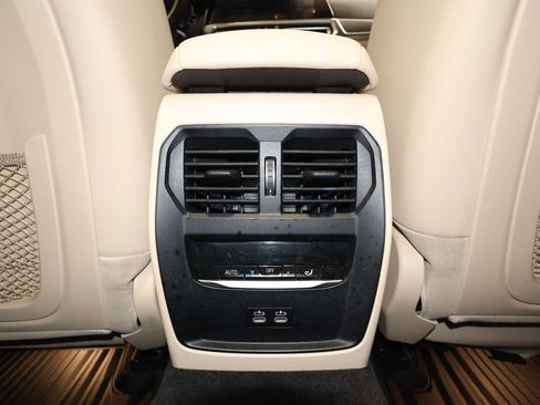 Used 2022 BMW 330e xDrive w/ Convenience Package image 29