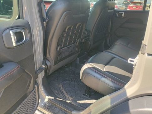 Used 2022 Jeep Wrangler Unlimited Rubicon w/ Cold Weather Group AWD/4WD image 21