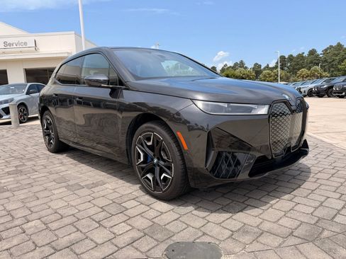 Used 2024 BMW iX xDrive50 w/ Sport Package AWD/4WD image 7