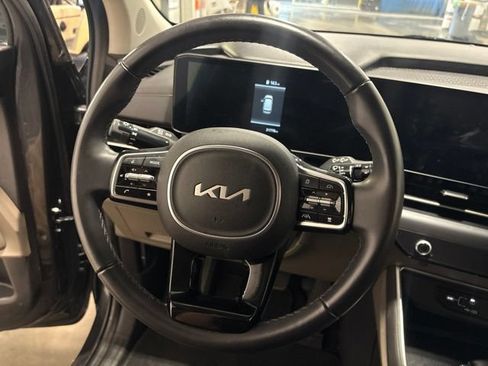 Used 2025 Kia Carnival FWD image 13