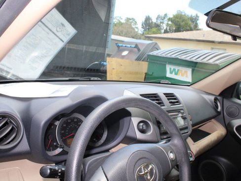 Used 2012 Toyota RAV4 4WD w/ Value Pkg image 12
