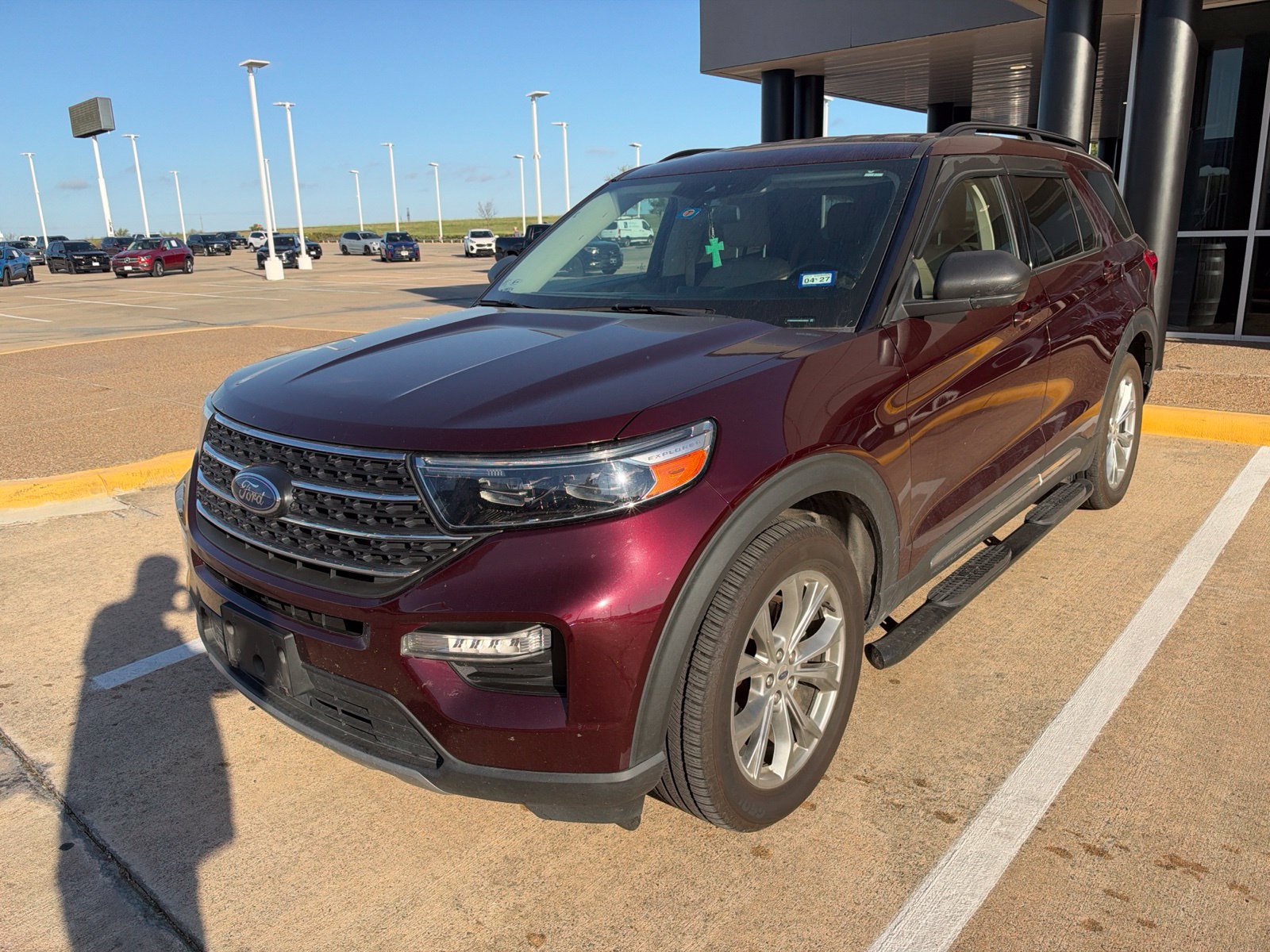 Used 2022 Ford Explorer XLT w/ Equipment Group 202A AWD/4WD image 3