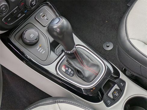 Certified 2021 Jeep Compass Limited w/ Sun and Sound Group image 22