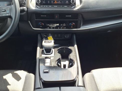 Used 2024 Nissan Rogue SV FWD image 11