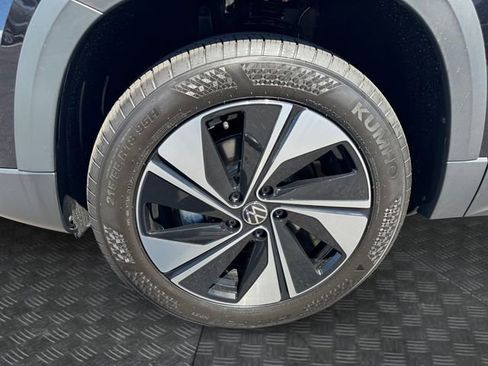 New 2026 Volkswagen Taos SE AWD/4WD image 12