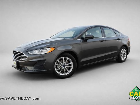 Used 2020 Ford Fusion SE FWD image 2