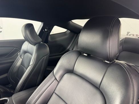 Used 2025 Ford Mustang Premium image 3