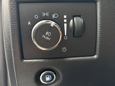 Used 2020 Jeep Grand Cherokee Overland image 30