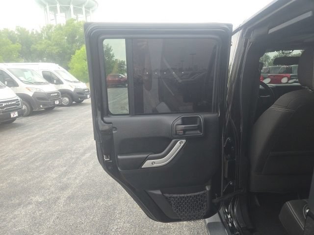 Used 2018 Jeep Wrangler Unlimited Sahara AWD/4WD image 17