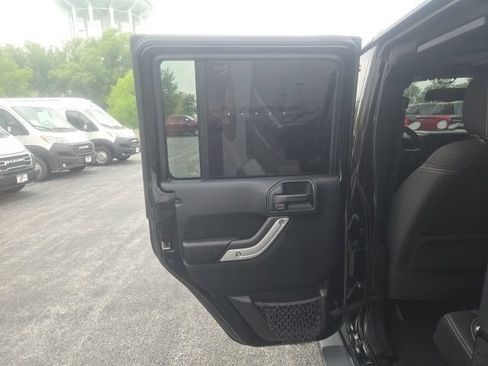 Used 2018 Jeep Wrangler Unlimited Sahara AWD/4WD image 17
