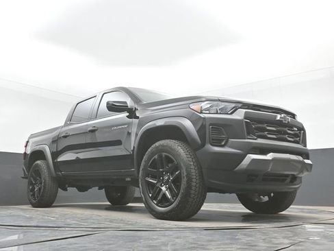 Used 2023 Chevrolet Colorado Trail Boss w/ Technology Package AWD/4WD image 39