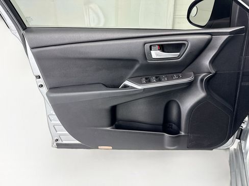 Used 2016 Toyota Camry SE FWD image 22