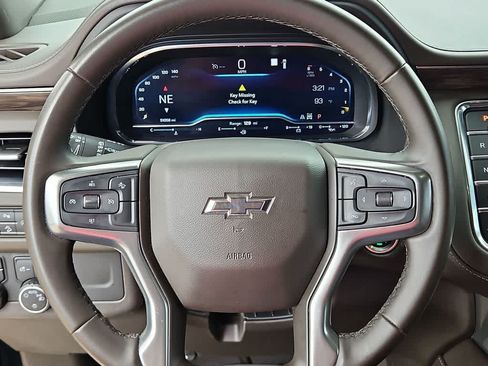 Used 2023 Chevrolet Suburban Z71 AWD/4WD image 19