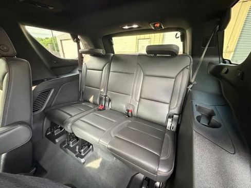 Used 2024 Chevrolet Tahoe High Country AWD/4WD image 18