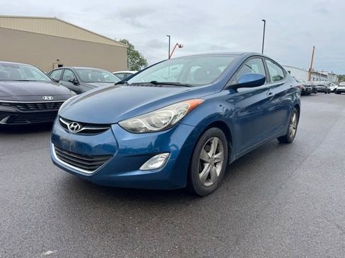 Used 2013 Hyundai Elantra GLS w/ Preferred Pkg FWD image 2
