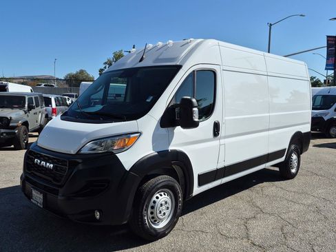 Used 2026 RAM ProMaster 2500 w/ Convenience Group FWD image 3