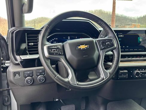 Used 2025 Chevrolet Silverado 2500 LT w/ Convenience Package AWD/4WD image 14