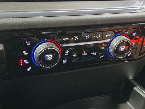 Used 2023 Chevrolet Silverado 1500 High Country w/ Technology Package image 25