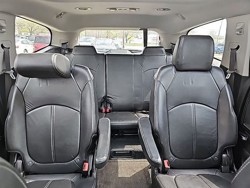 Used 2016 Chevrolet Traverse LT image 8