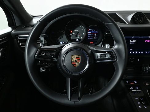 Used 2025 Porsche Macan AWD/4WD image 17