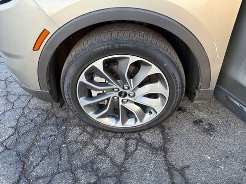 Used 2023 Lincoln Nautilus Reserve image 32