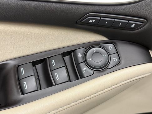 Used 2020 Buick Enclave Premium AWD/4WD image 28