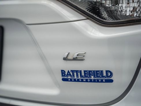Used 2024 Toyota Corolla LE w/ LE Convenience Package FWD image 9