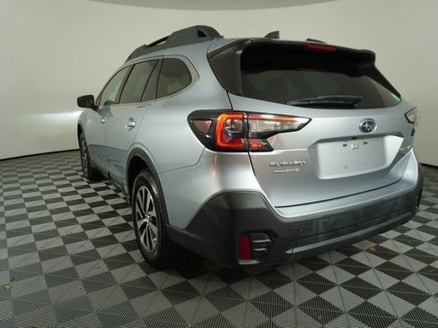 Used 2022 Subaru Outback Premium image 5