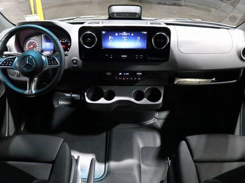 Used 2025 Mercedes-Benz Sprinter 2500 image 19