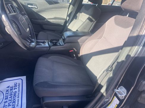 Used 2018 Dodge Charger SXT w/ Blacktop Package RWD image 13