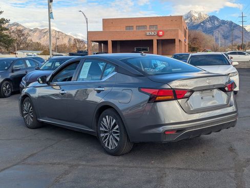 Used 2024 Nissan Altima 2.5 SV image 7
